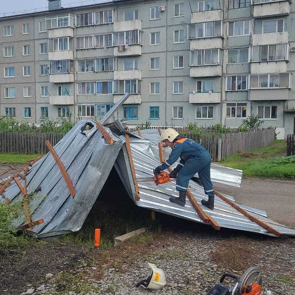 Энергетики продолжают восстанавливать электричество в населенных пунктах  Приамурья - KP.RU