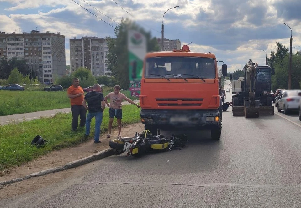 Авария произошла напротив дома №5 по улице Автозаводской. Фото: 1-й отдел УГИБДД по УР