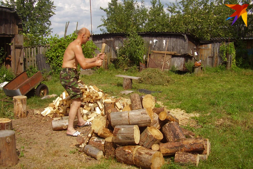 Заказываете дрова летом, чтобы не было проблем осенью и зимой. Это можно сделать и не выходя из дома.