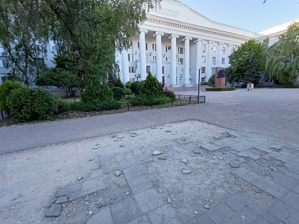 Тротуары вдоль проспекта Ленина разбиты