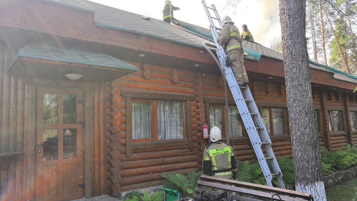 Пожар в загородном кафе «Лесная сказка» у Тольятти 5 августа 2022:  появились фото и видео с места ЧП - KP.RU