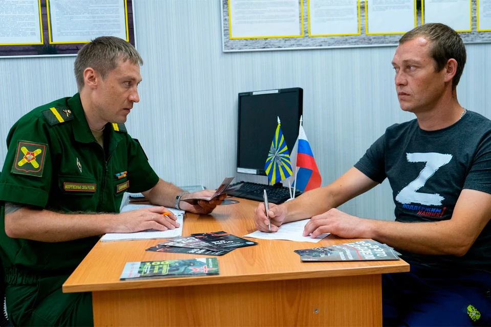 В Самаре продолжает работу пункт отбора на военную службу по контракту.