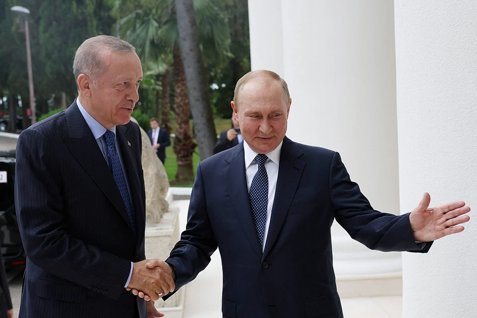 Многие эксперты обращают внимание, что в последнее время Эрдоган, отстаивая в первую очередь национальные интересы, в то же время во многом идет навстречу России