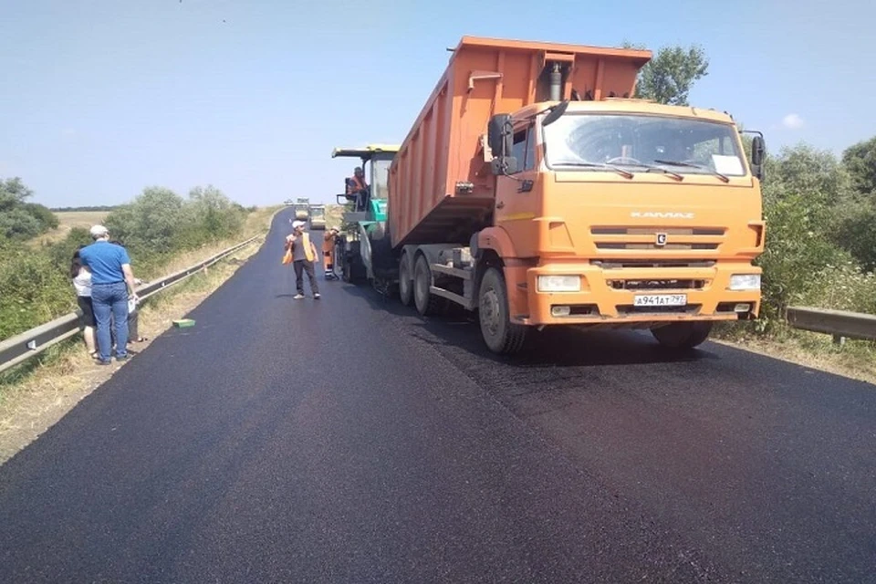 Работы ведутся на участке длиной в 700 метров. Фото: УАД «Адыгеяавтодор».