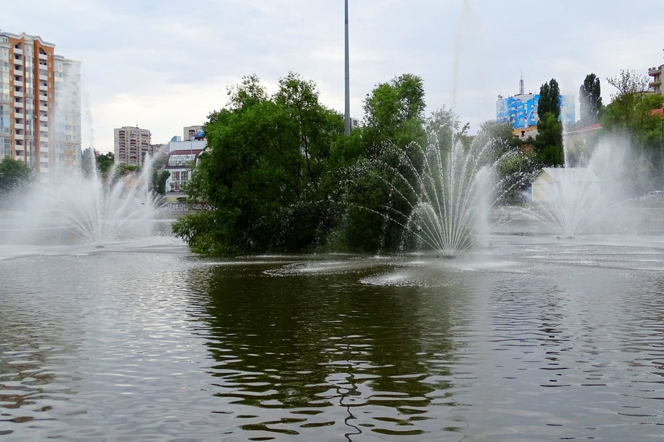 На Комсомольском пруду в Липецке заработали фонтаны