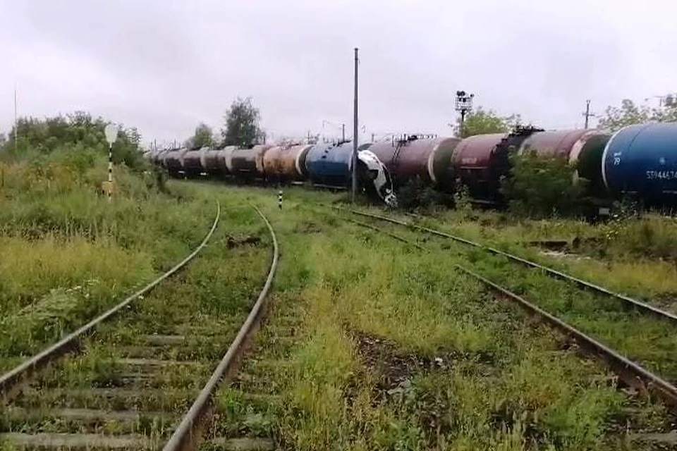 Легковушка влетела в товарный поезд в Дзержинске днём 10 августа. Фото: УГИБДД по Нижегородской области