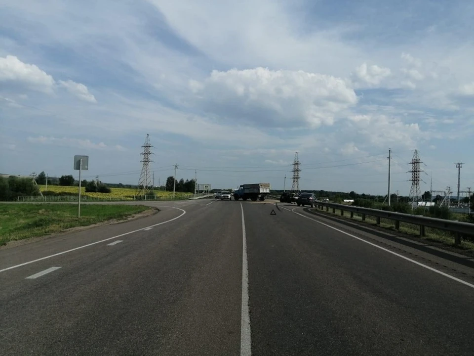По предварительным данным, водитель грузовика на перекрестке не уступил дорогу. фото: с сайта УМВД России по Белгородской области.