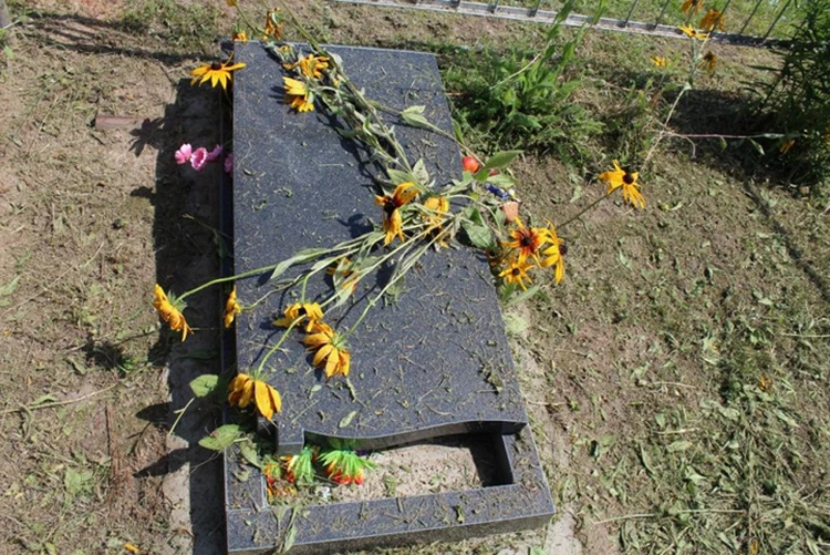 Подросток устроил погром на кладбище в Нижегородской области