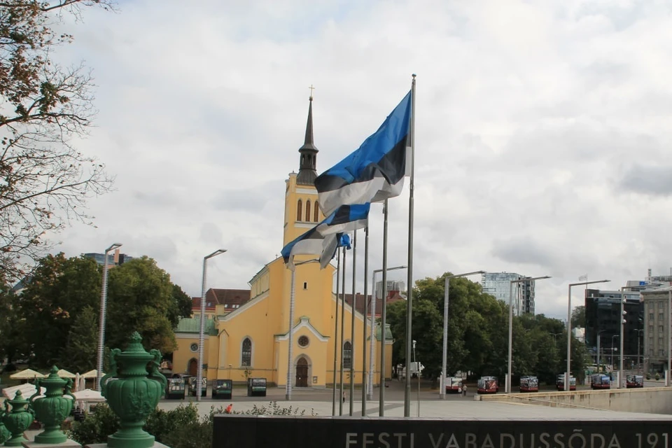 Жители Петербурга не могут уехать из Эстонии домой.