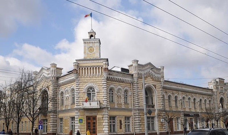 Александр Бернардацци принимал участие в проектировании и строительстве мэрии Кишинева.