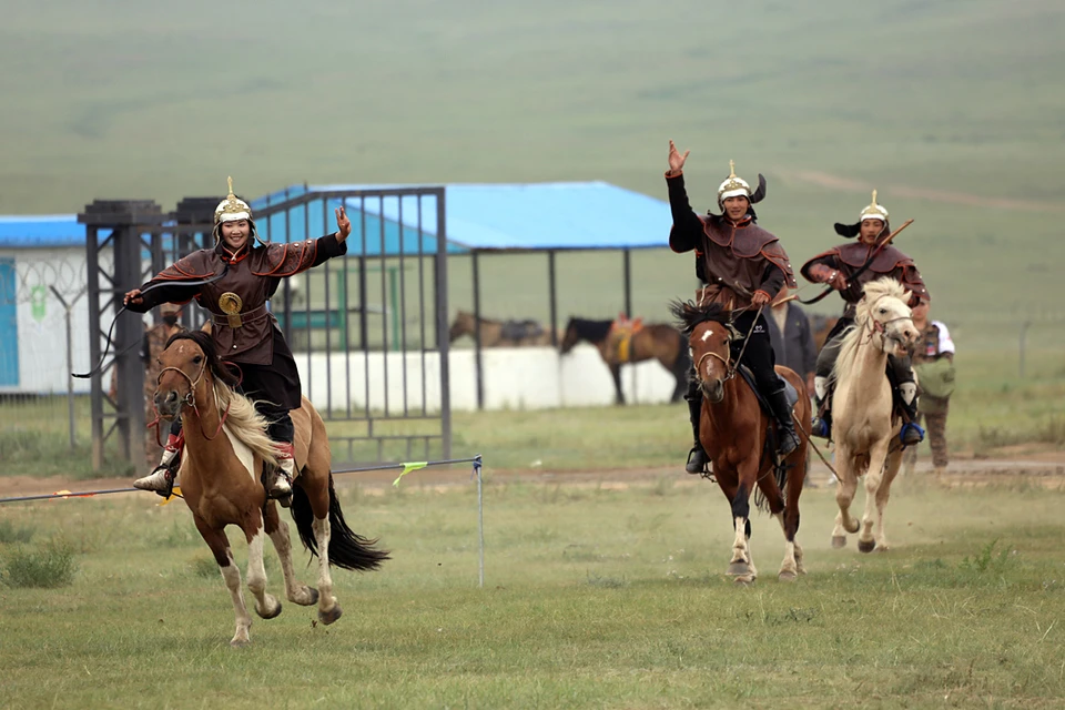На территории учебного центра вооруженных сил Монголии «Таван Толгой» дан старт международного этапа конкурса «Конный марафон»