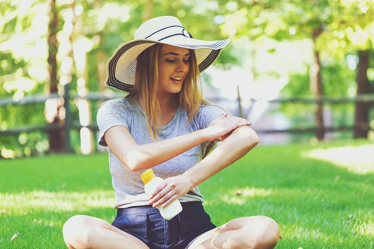 Защита от солнца в жару: пять простых правил по уходу за кожей летом
