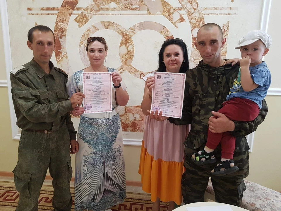 Двое военных женились на жительницах ЛНР. фото: со страницы Управления ЗАГС Белгородской области в соцсети.