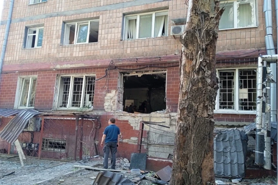 Украинский снаряд попал в здание по проспекту Мира, где находится райуправление Пенсионного фонда