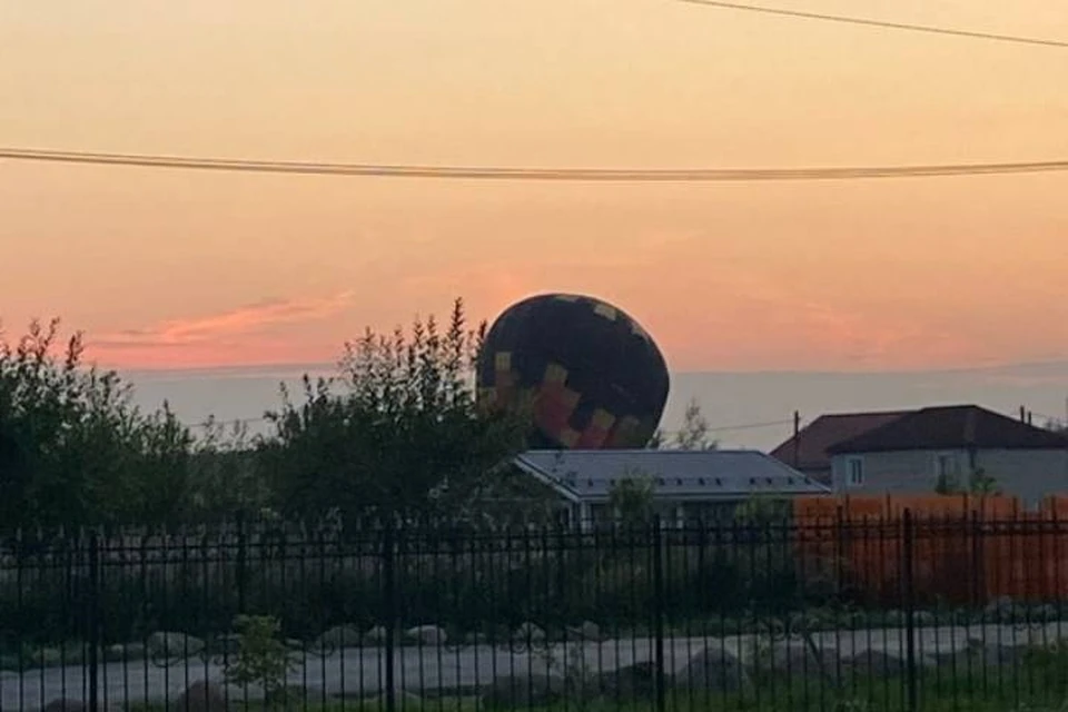 Воздушный шар упал на дом в Ленобласти