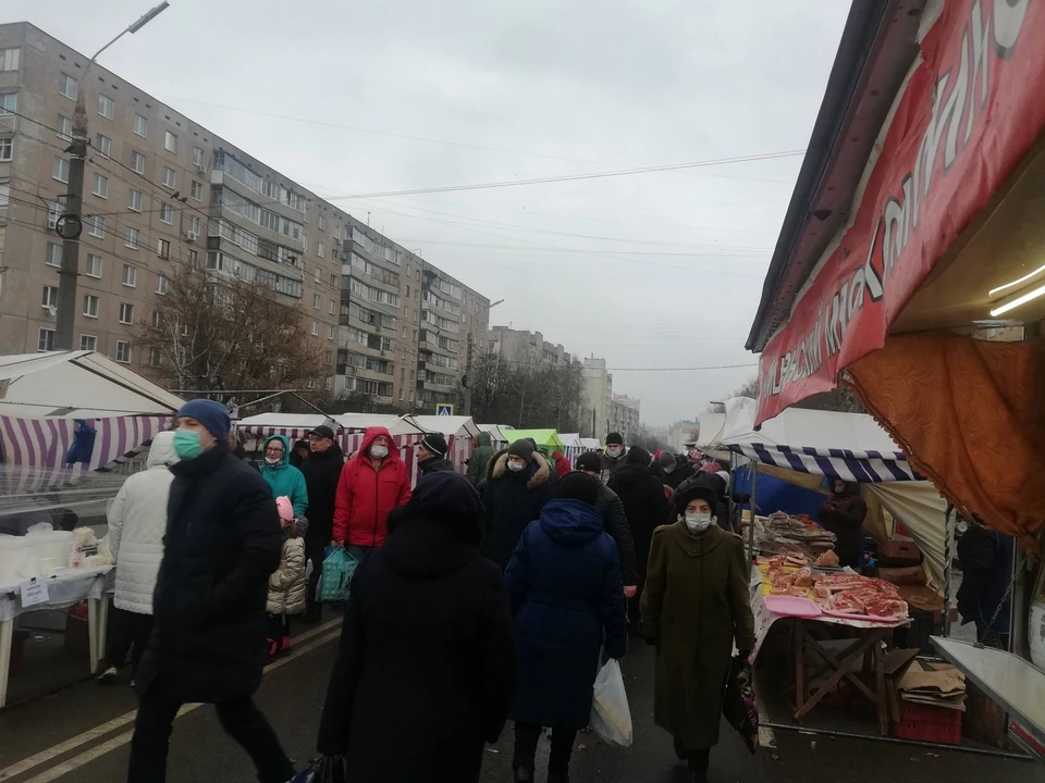 Пока что ярмарка располагается на улице Приборостроительной, которую перекрывают по выходным