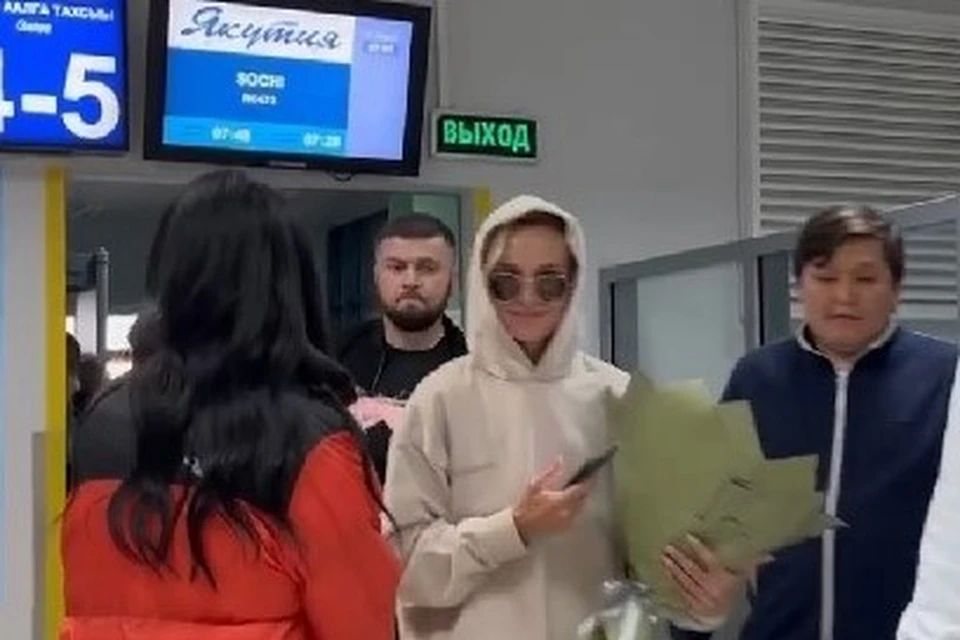 Полина Гагарина в аэропорту Якутска