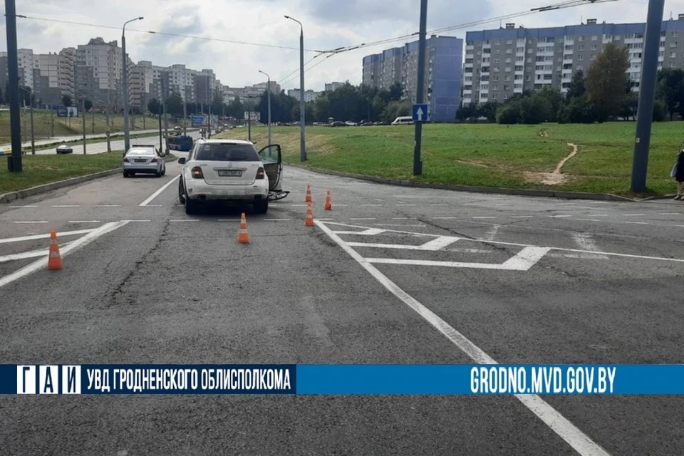 В Гродно 9-летний мальчик на пешеходном переходе врезался в "Мерседес". Фото: ГАИ УВД Гродненского облисполкома