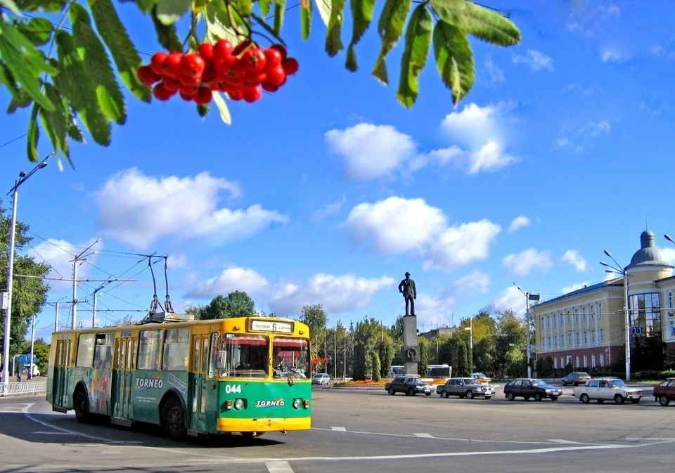 Городском движении. Транспорт Калуга. День города Калуга. Горуправа Калуга. Калуга день города фото.