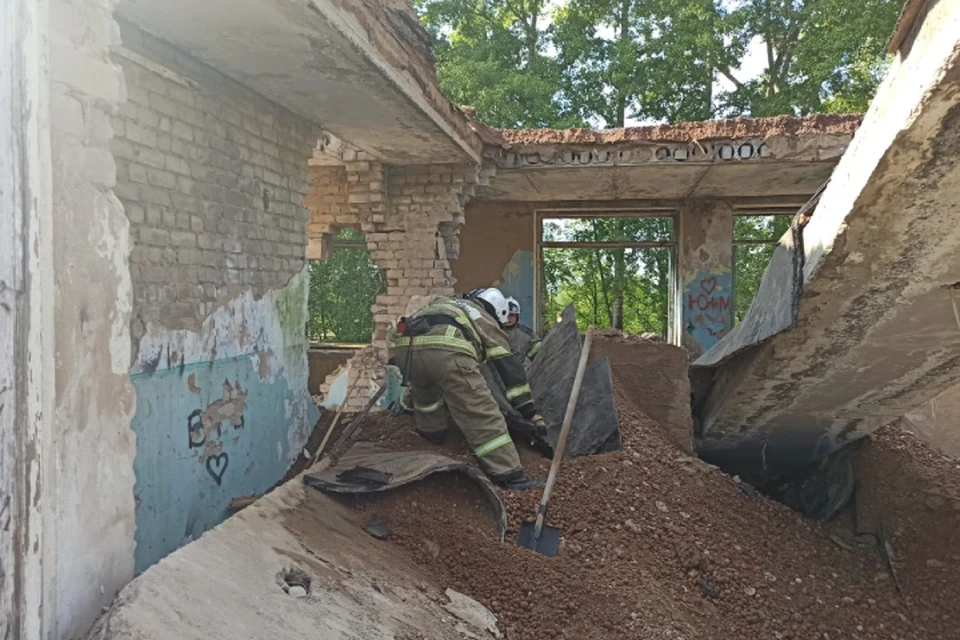 Спасатели ищут второго пострадавшего. Фото: ГУ МЧС по Кировской области