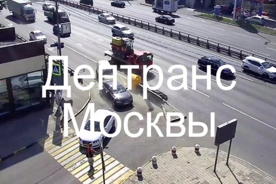 2-летняя девочка пострадала в ДТП с участием четырех автомобилей, которое произошло на внешней стороне ТТК