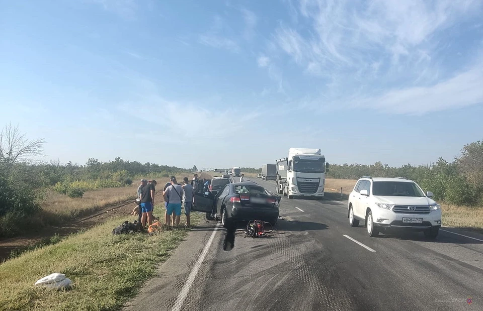 В аварии лоб в лоб столкнулись две легковушки.