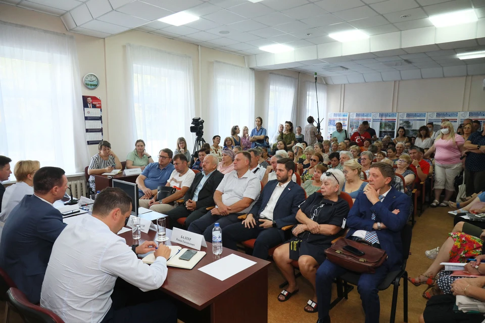 Насущные вопросы власти города обсудили на встрече с жителями. Фото: администрация Самары