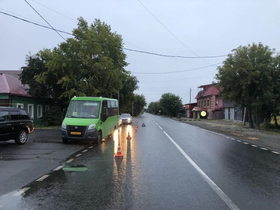 В Тюмени маршрутка насмерть сбила 40-летнего мужчину, чья личность до сих пор не установлена