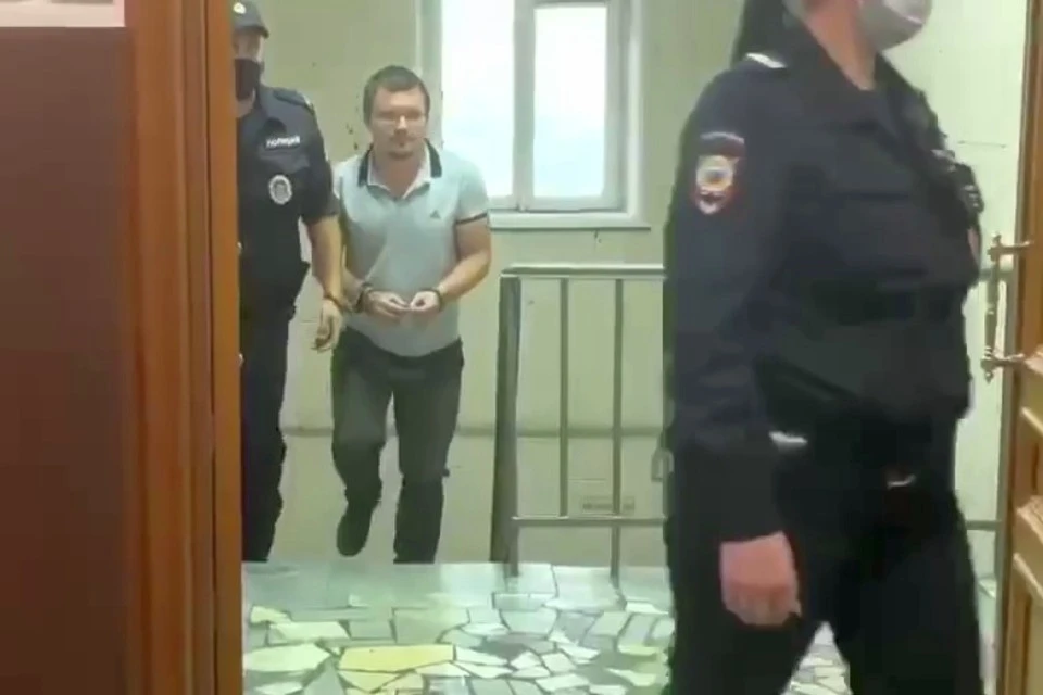 Александра Логунова арестовали и отправили в СИЗО за распространение порнографии. Фото: скриншот с видео на канале "Усы Куракиной".