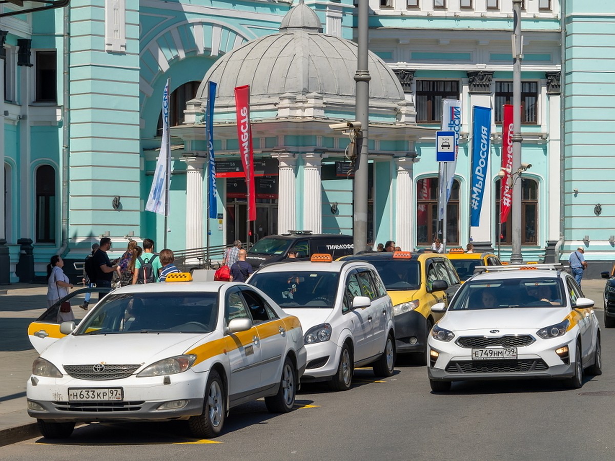 Сбой в работе «Яндекс Такси» вызвал пробки на Кутузовском проспекте Москвы | 5-vekov.ru