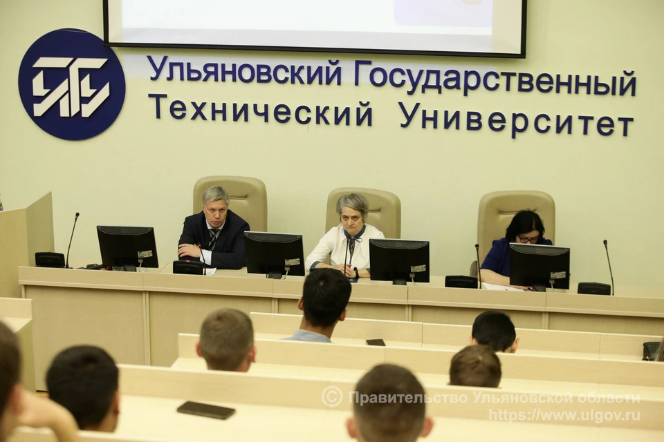 Русских выступил перед студентами политеха