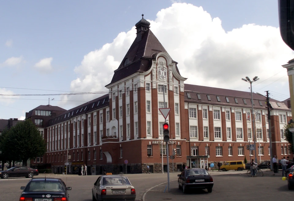 Бывшее здание окружного правительства, Зальцбургская кирха, храм Всех Святых – переплетение времен в архитектуре.