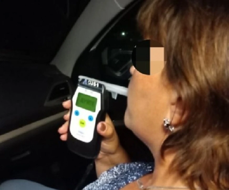 Под Тюменью пьяная автомобилистка решила довезти до дома такую же пьяную подругу