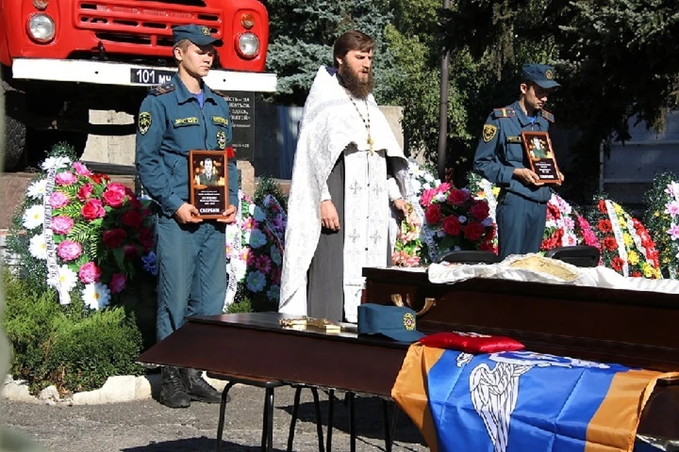 Два спасателя погибли, попав под повторный обстрел ВФУ. Фото: пресс-служба МЧС ДНР