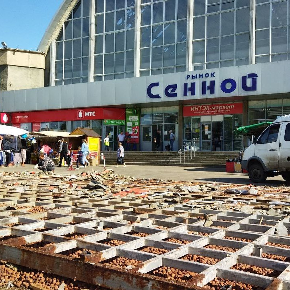 В Саратове появилось первое достопримечательное место: власти «взяли под  крыло» площадь у Сенного - KP.RU