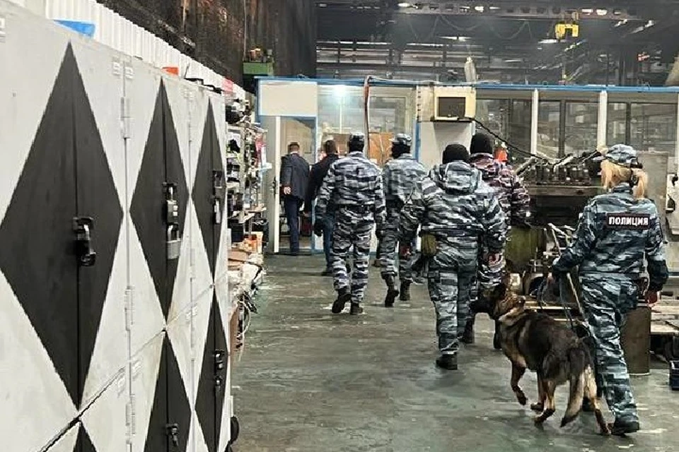 Во время следственно-оперативных мероприятий были даже задействованы кинологи со служебными собаками. Фото: kamaz.ru