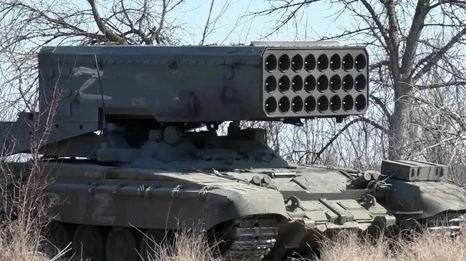 ВС РФ начали переброску тяжелых огнеметных систем ТОС-1А «Солнцепек» на Харьковское направление