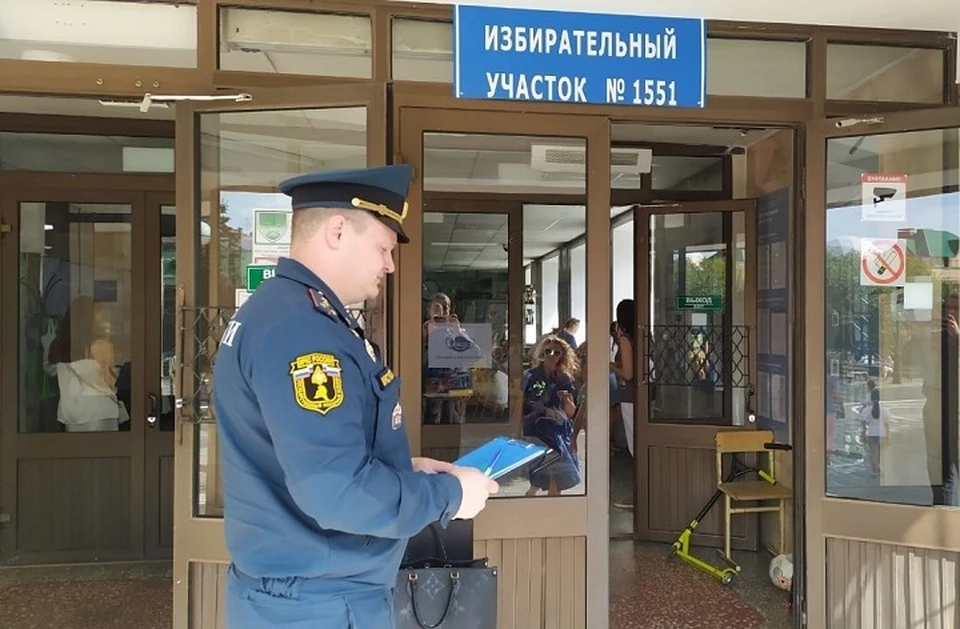 В дни голосования в местах проведения выборов будут дежурить спасатели. Фото: ГУ МЧС по Свердловской области
