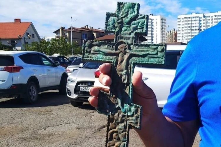 В Новороссийске у Суджукской лагуны нашли православный крест 19 века