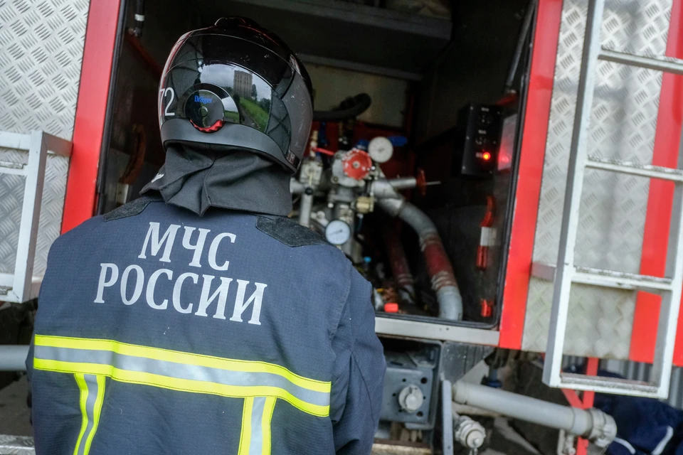 На улице Латышских стрелков горела трехкомнатная квартира.