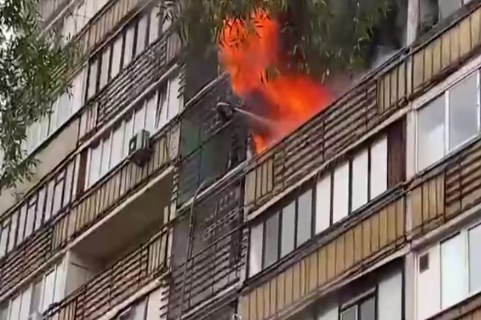 На восьмом этаже. Пожары в жилых домах. Пожар в Москве. Пожар улица красных маяка 2.