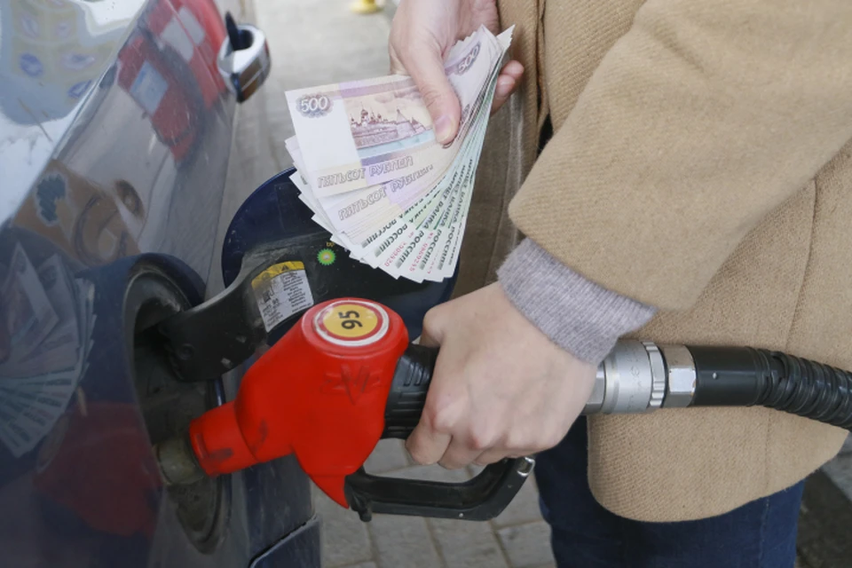 Цена на бензин в августе выросла по сравнению с предыдущим месяцем.