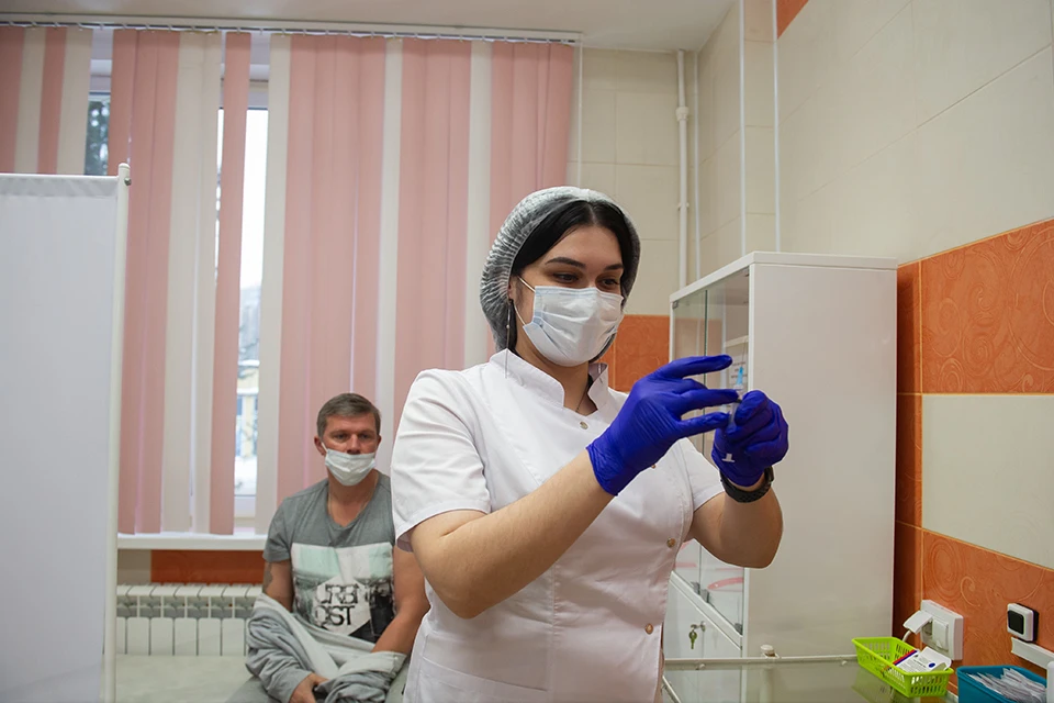 Приморцы вакцинировались от коронавируса 1 178 799 раз.