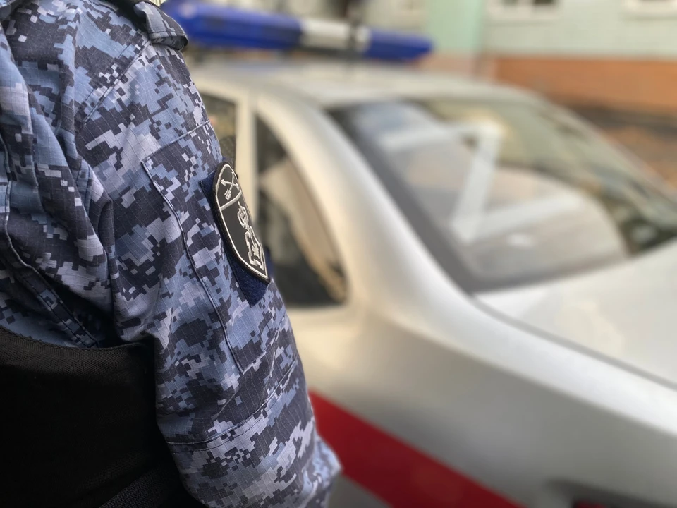 В Томске сотрудники Росгвардии задержали местного 42-летнего жителя, который находился в розыске. Фото: Росгвардия по Томской области