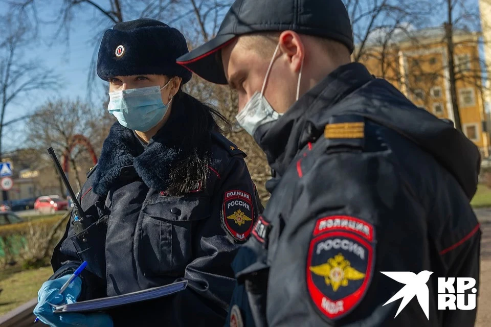 Полицейские поймали "плясуна" и доставили его в отделение.