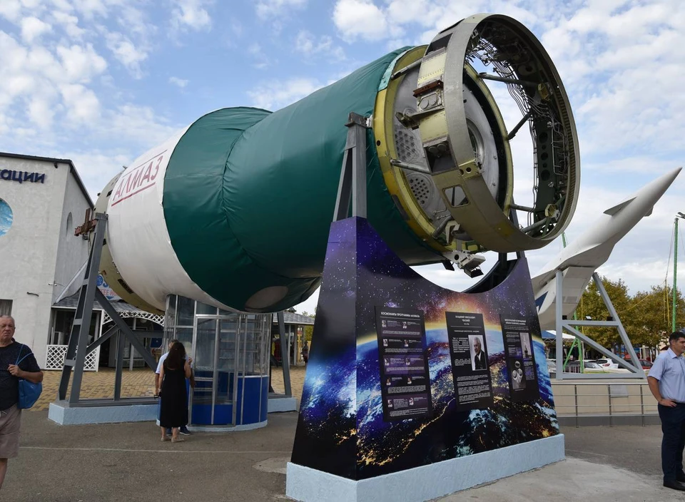 Корпус станции установили перед музеем космонавтики Фото: t.me/BogodistovAA