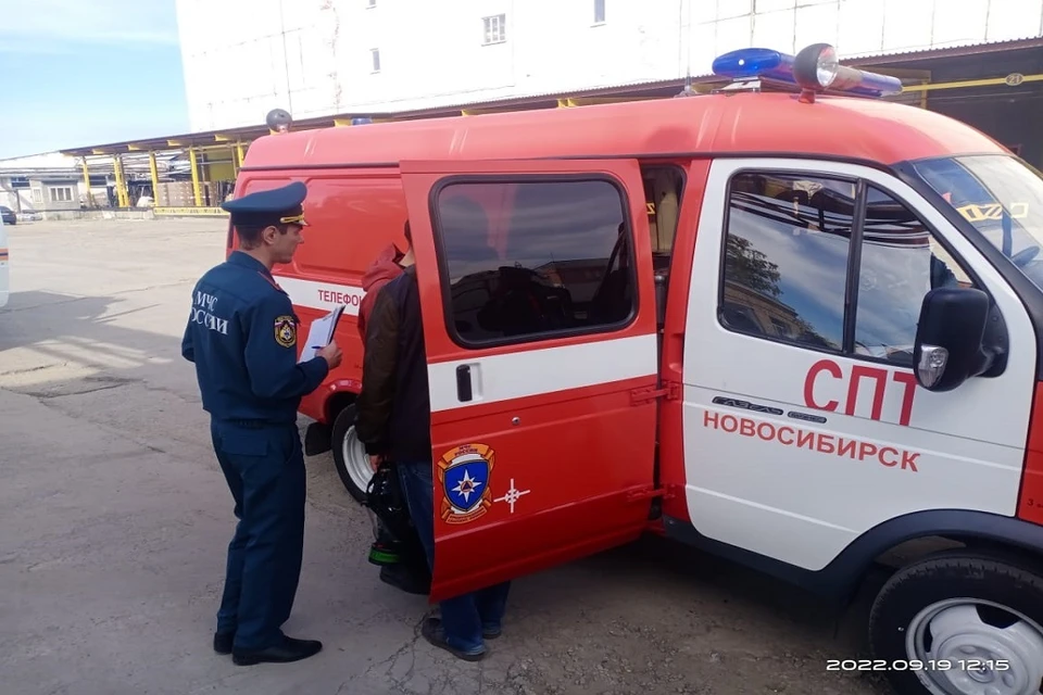Выросло число пострадавших при утечке аммиака на хладокомбинате в Новосибирске. Фото: ГУ МЧС НСО.