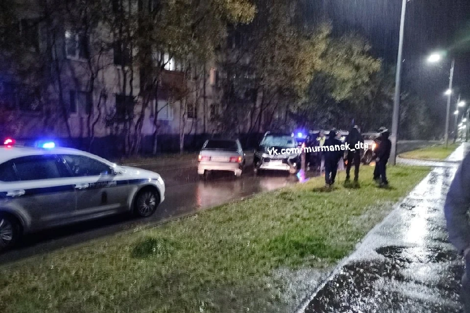 Авария произошла на улице Лобова, в районе дома 39/13. Фото: vk.com/murmansk_dtp
