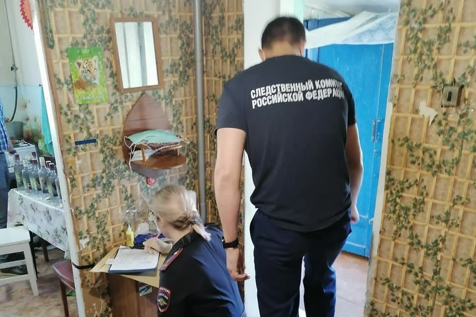 По "арсеналу" бутылок в комнате можно предположить, что участники конфликта выпивали