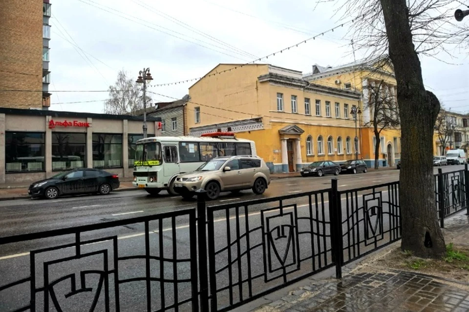 Автомобилистов просят не оставлять машины на проезжей части